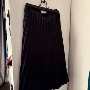 Elegant Black Pleated Skirt